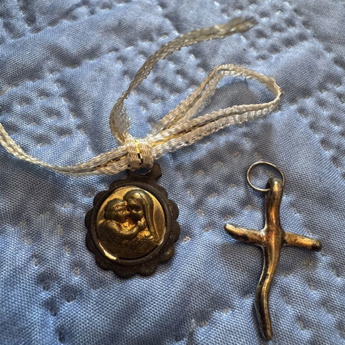 Crosses and amulet used, pack of 4 pieces