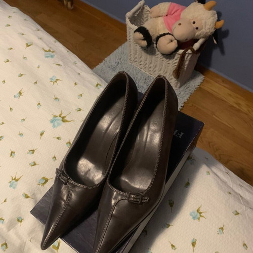 Brown leather pointed shoes like new, size 39