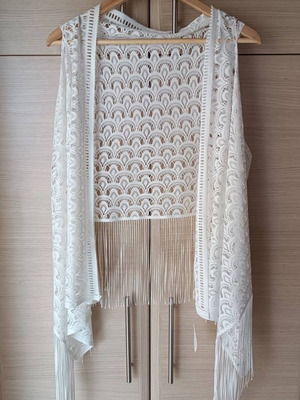 White sleeveless vest with fringes new, size M