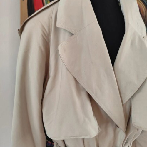 Beige trench coat size 48, like new