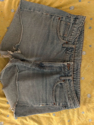 H&M denim shorts used, size XL, slightly high-waisted