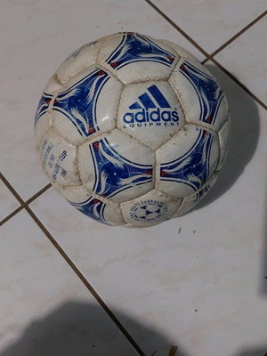 Authentic football from 1998 World Cup used (France)