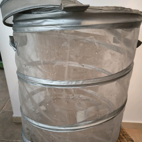 Laundry basket like new with removable lid
