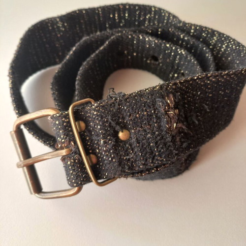 Black shiny simple belt like new with classic buckle