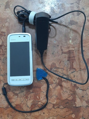 Nokia 5230 128MB white with pen and charger like new