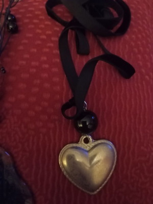 Two necklaces like new, black and silver