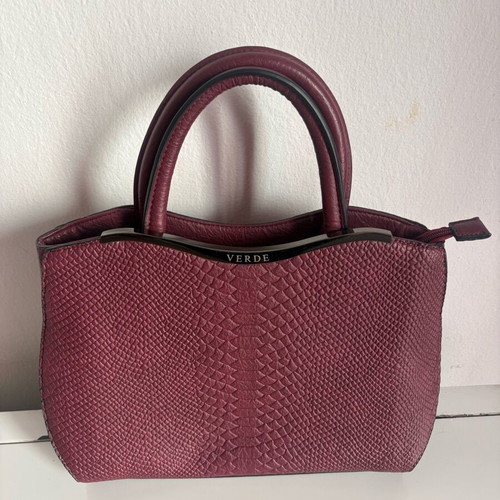 Verde handbag like new, red