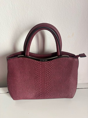 Verde handbag like new, red