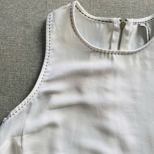 Stradivarius sleeveless top white like new with back zipper