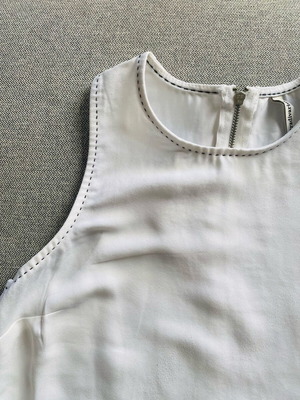 Stradivarius sleeveless top white like new with back zipper