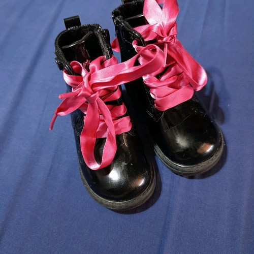Guess No 21 baby boots like new
