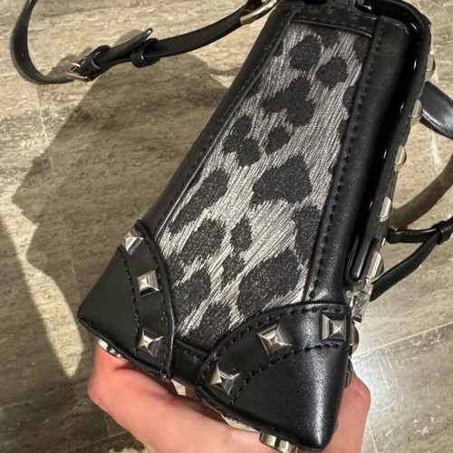 Michael Kors crossbody bag with studs like new, black