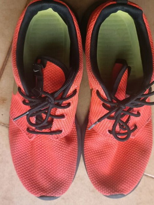 Nike Flyknit αθλητικά μεταχειρισμένα, κόκκινα νέον, μέγεθος 40.5