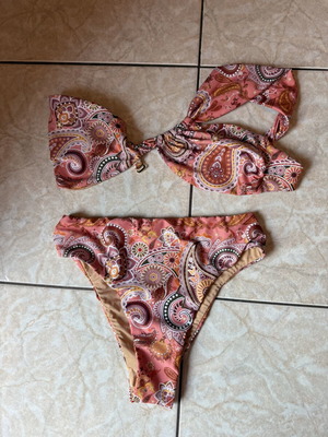 Erya Collection One Shoulder Bikini like new, multicolor