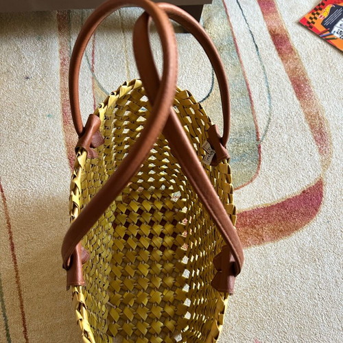 Summer straw shoulder bag like new, yellow, leather straps