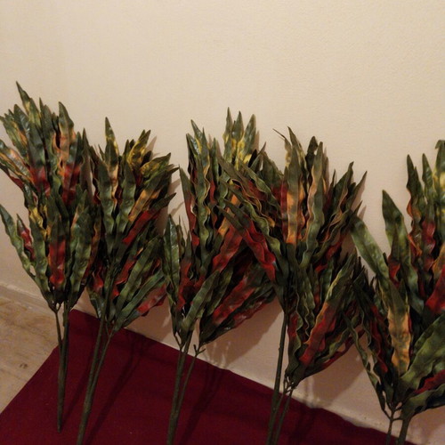Plastic flowers set of 25 for pots and garden