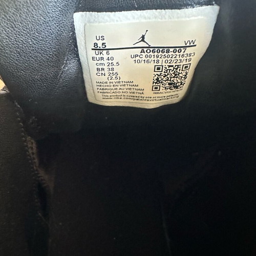 Air Jordan 13 Black Leather Athletic Shoes like new, size 40