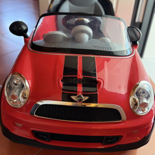 Mini Cooper electric ride-on car like new with remote control