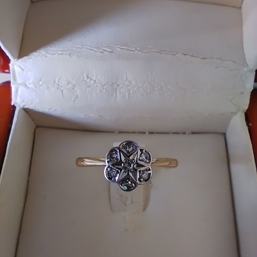 18ct Gold and Platinum Diamond Cluster Ring vintage