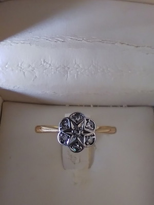 18ct Gold and Platinum Diamond Cluster Ring vintage