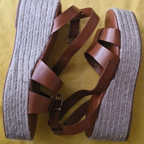 Zara leather sandals size 40 like new