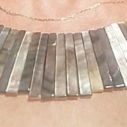 Statement necklace with double-sided natural mother of pearl