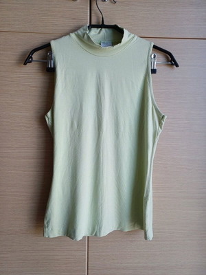 Benetton sleeveless cotton blouse in lime color size M