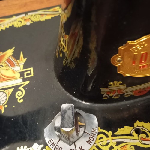 Ideal De Luxe treadle sewing machine like new