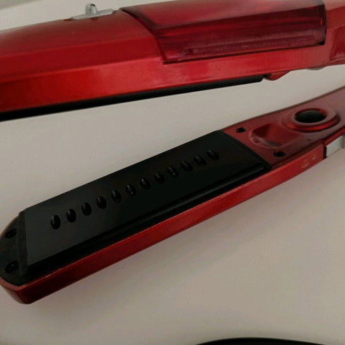 Geemy hair straightener like new with ionic ceramic plates