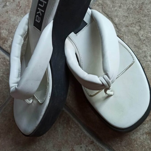 Bershka white flip flops with black sole like new, size 38