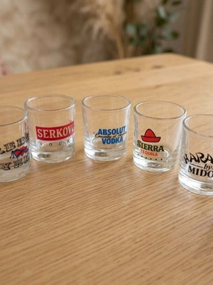 Set of 7 collectible shot glasses like new