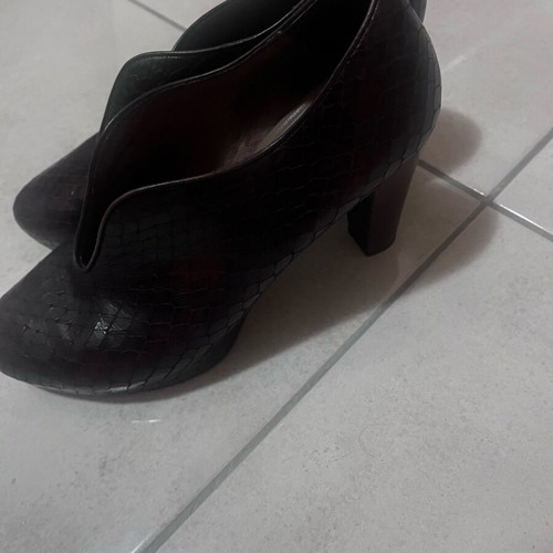 Wonders pumps like new, leather with croco pattern in aubergine