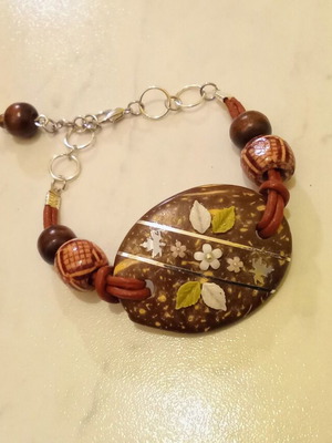 Handmade bracelet brown and beige with wooden beads and flower design