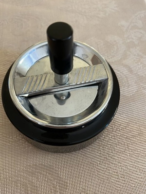 Ashtray with closed top, new