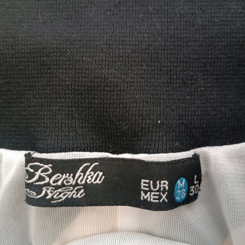 Zara medium skirt like new, elastic, black and white