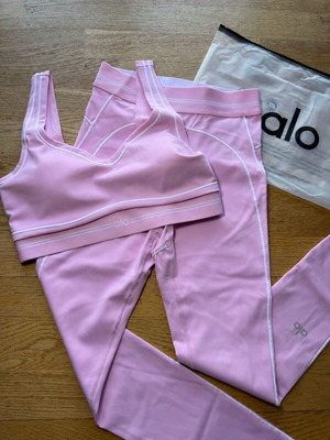 Alo Yoga pink matching set with sports bra and high-waisted leggings