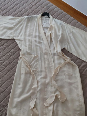 Vintage home robe 100% Chinese silk new, size M, ivory