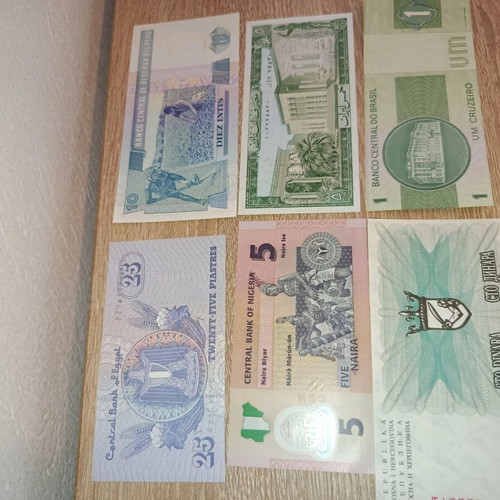 Lot of 6 uncirculated foreign banknotes like new