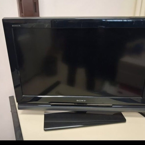Sony Bravia KDL-26V4500 26-inch LCD TV like new