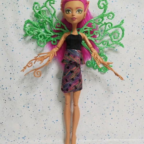Monster High Teresa Thornwillow doll used, incomplete