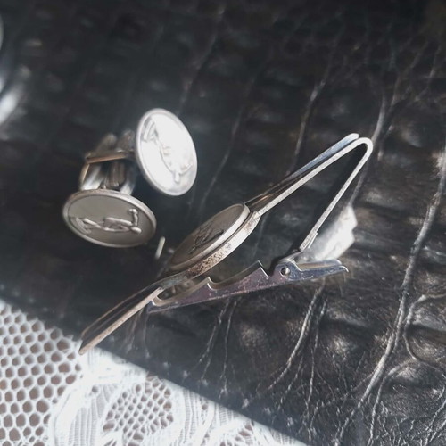Set of cufflinks and tie clip with Discobolus of Myron theme like new