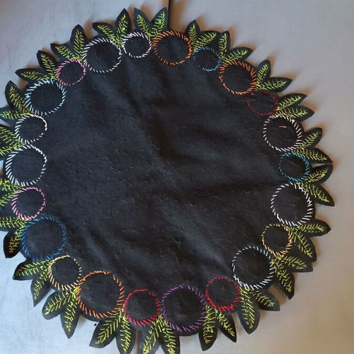 Handmade embroidered felt tablecloth Wendy Williams No2 like new