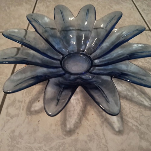 Vintage decorative flower plate in blue like new