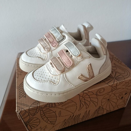 Veja shoes like new, size 23, girl