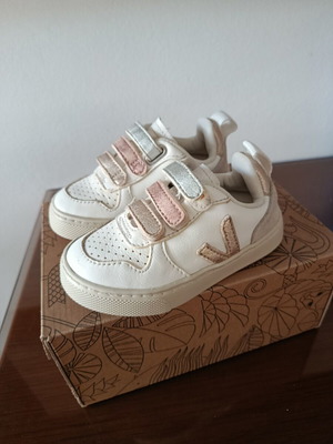 Veja shoes like new, size 23, girl