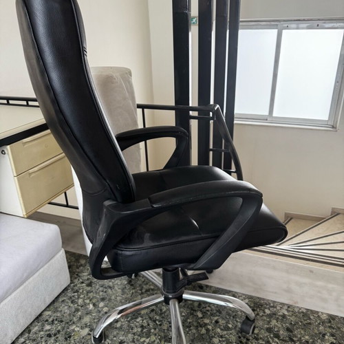 Black leather office chair used in very good condition