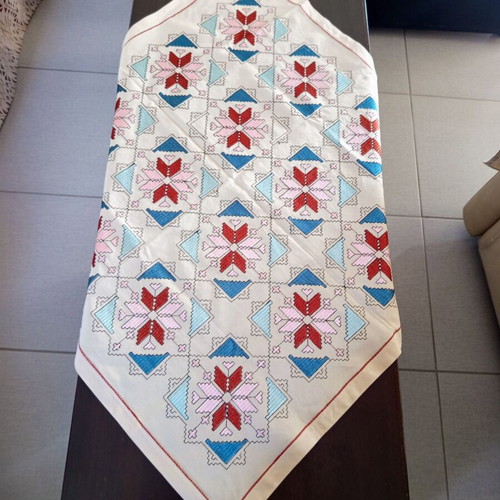 Table Linen Set 5 Pieces used, ecru with embroidery