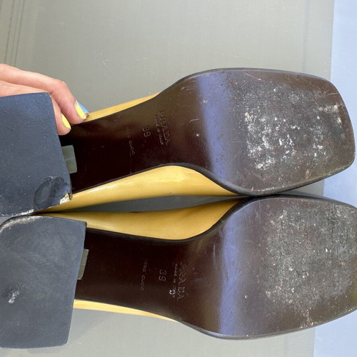 Prada Vintage 90s Leather Block Heel Pumps EU39 used, gold