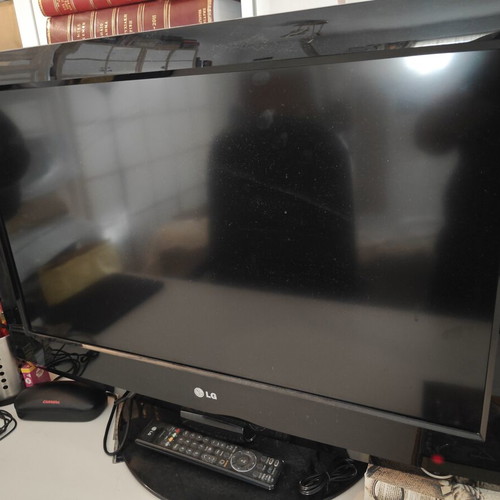 LG HD Ready 32-Inch TV used without MPEG4 decoder