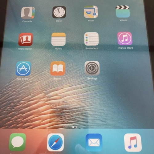 iPad 2 16GB tablet with charger and box